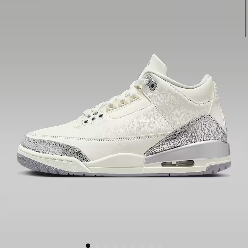 Jordan Women's Sneakers in White and Gray